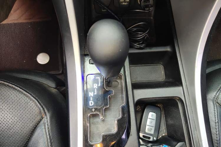 Used Hyundai Sonata 2013 2.4L Automatic Leading Edition China IV Standard Gear Lever