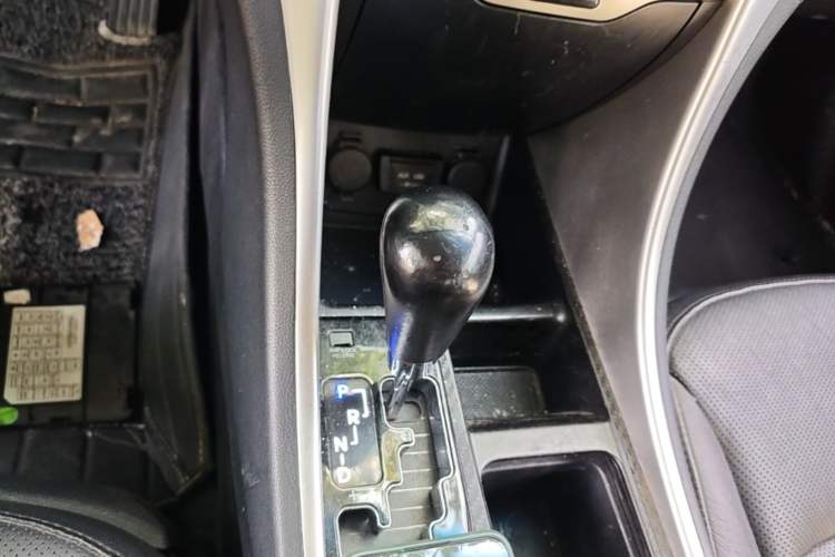 Used Hyundai Sonata 2013 2.0L Automatic Luxury Edition Gear Lever