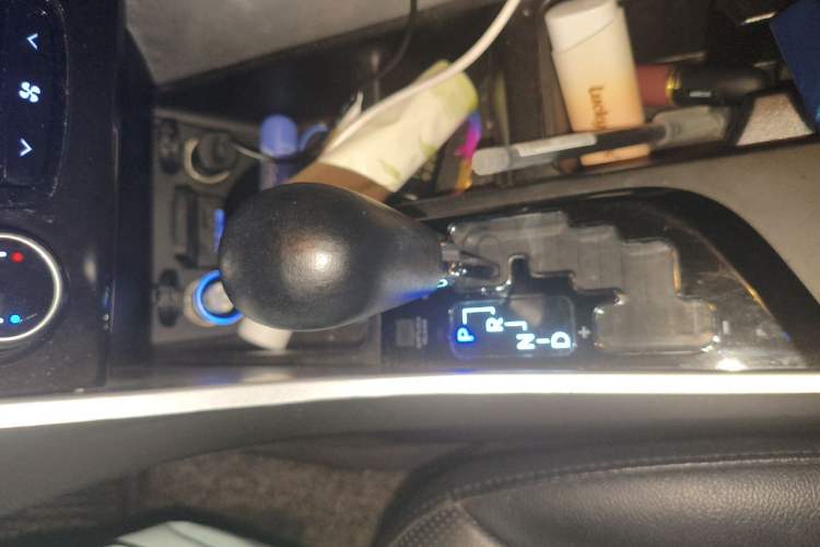 Used Hyundai Sonata 2013 2.4L Automatic Luxury Version China IV Standard Gear Lever