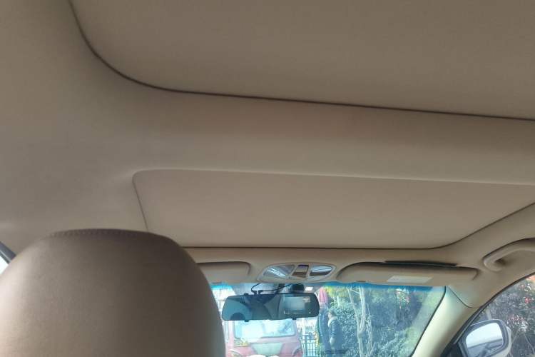 Used Hyundai Sonata 2013 2.4L Automatic Luxury Version China IV Standard Headliner