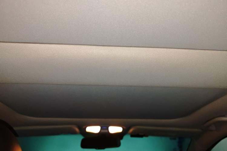 Used Hyundai Sonata 2013 2.4L Automatic Luxury Version China IV Standard Headliner