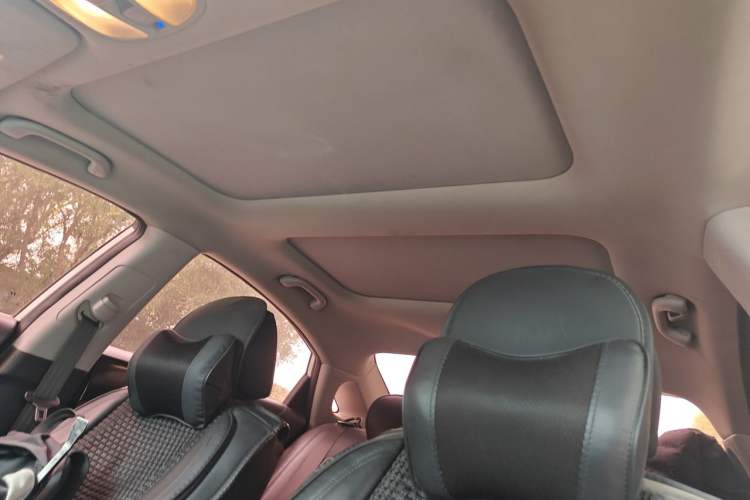 Used Hyundai Sonata 2013 2.4L Automatic Luxury Version China IV Standard Headliner