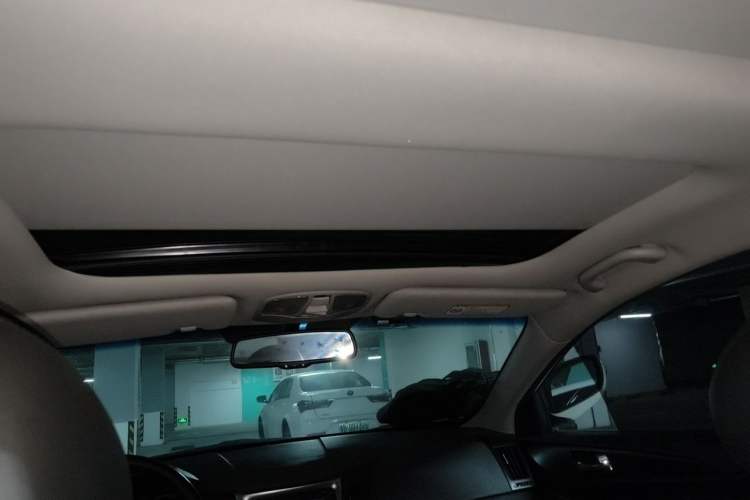 Used Hyundai Sonata 2013 2.4L Automatic Luxury Version China IV Standard Headliner