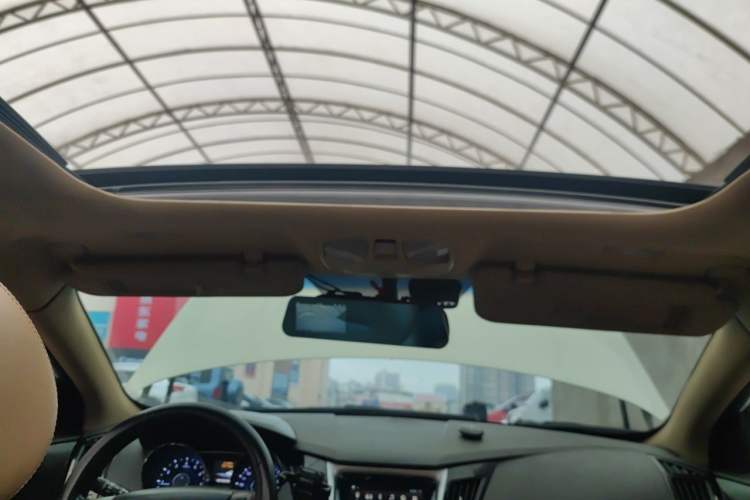 Used Hyundai Sonata 2013 2.4L Automatic Luxury Version China IV Standard Headliner
