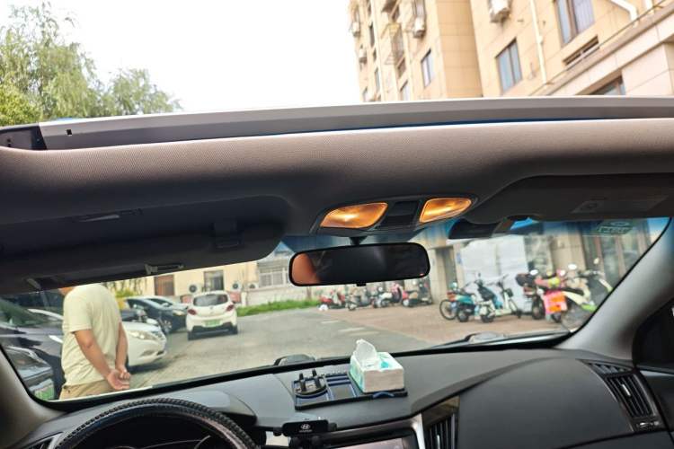 Used Hyundai Sonata 2013 2.0L Automatic Luxury Edition Headliner