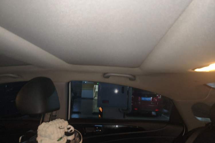 Used Hyundai Sonata 2013 2.4L Automatic Luxury Version China IV Standard Headliner