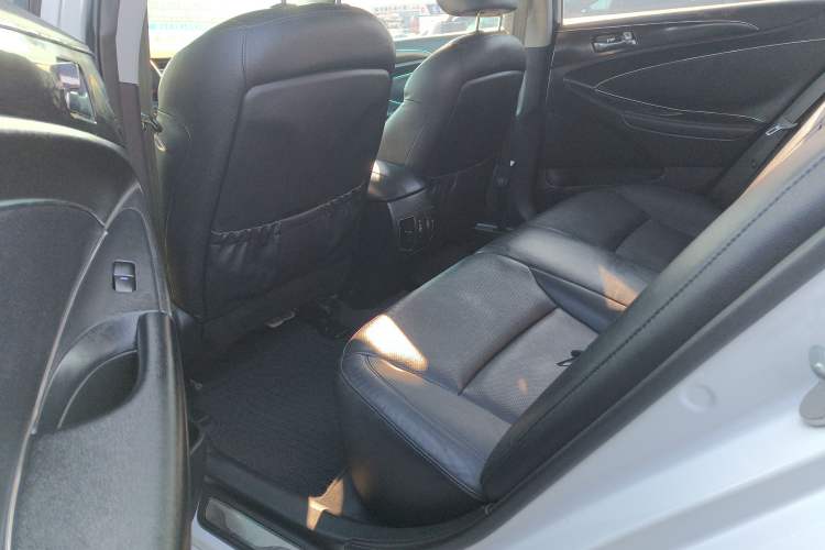Used Hyundai Sonata 2013 2.4L Automatic Leading Edition China IV Standard Interior 2