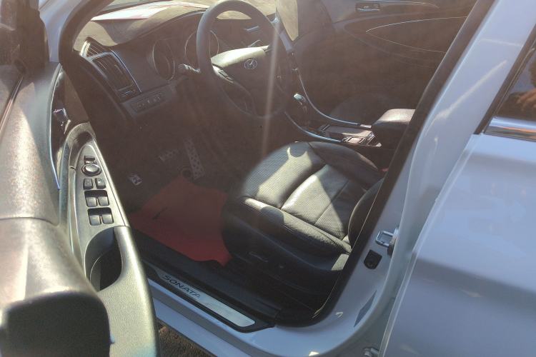 Used Hyundai Sonata 2013 2.4L Automatic Leading Edition China IV Standard Interior 3