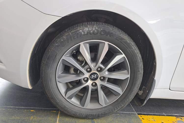 Used Hyundai Sonata 2013 2.0L Automatic Fashion Edition Left Front Wheel Hub