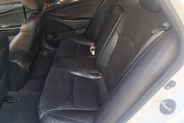 Used Hyundai Sonata 2013 2.4L Automatic Prestige Version China IV Standard Left Rear Seat
