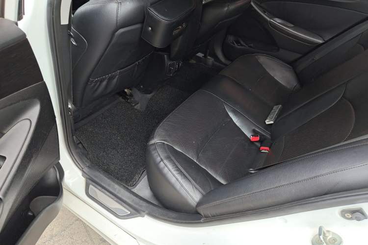 Used Hyundai Sonata 2013 2.0L Automatic Luxury Edition Left Rear Seat