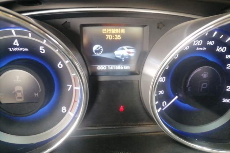 Used Hyundai Sonata 2013 2.0L Automatic Luxury Edition Odometer Close Up