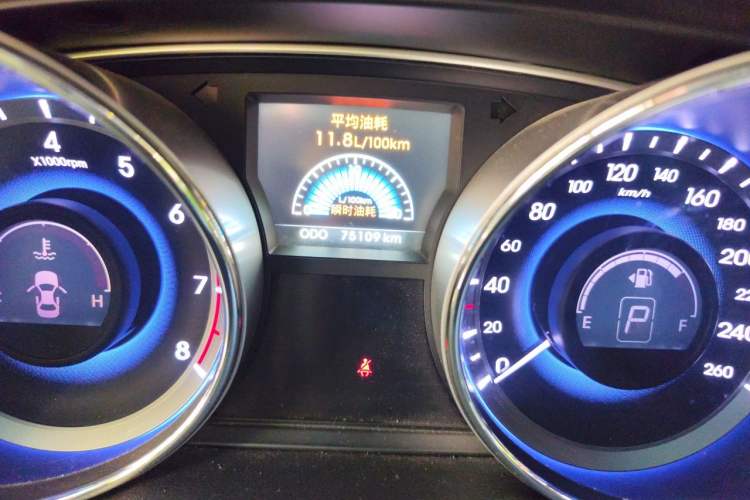 Used Hyundai Sonata 2013 2.4L Automatic Luxury Version China IV Standard Odometer Close Up
