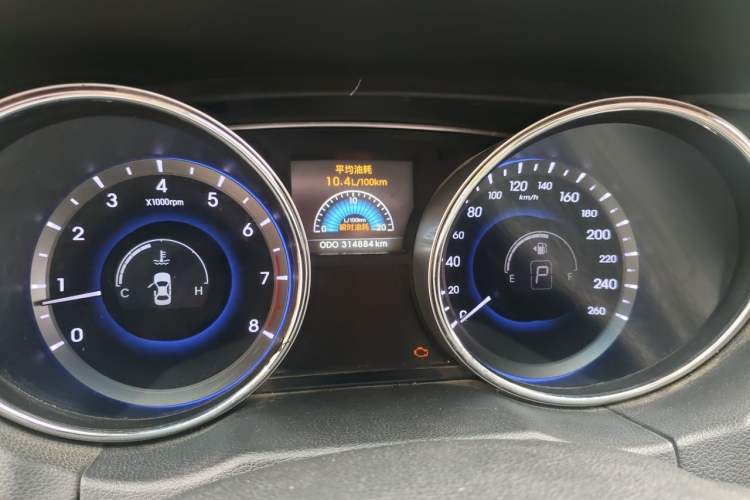 Used Hyundai Sonata 2013 2.0L Automatic Prestige Edition Odometer Close Up