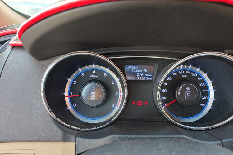 Used Hyundai Sonata 2013 2.0L Automatic Fashion Edition Odometer Close Up