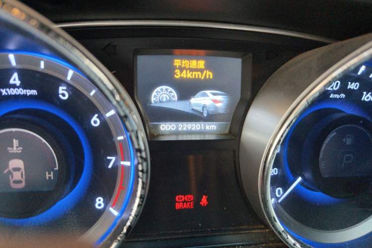 Used Hyundai Sonata 2013 2.0L Automatic Leading Edition Odometer Close Up