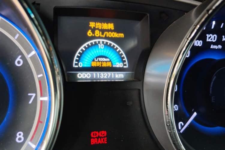 Used Hyundai Sonata 2013 2.0L Automatic Leading Edition Odometer Close Up
