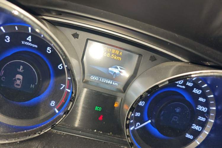 Used Hyundai Sonata 2013 2.4L Automatic Leading Edition China IV Standard Odometer Close Up