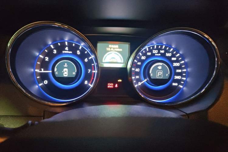 Used Hyundai Sonata 2013 2.4L Automatic Luxury Version China IV Standard Odometer Close Up