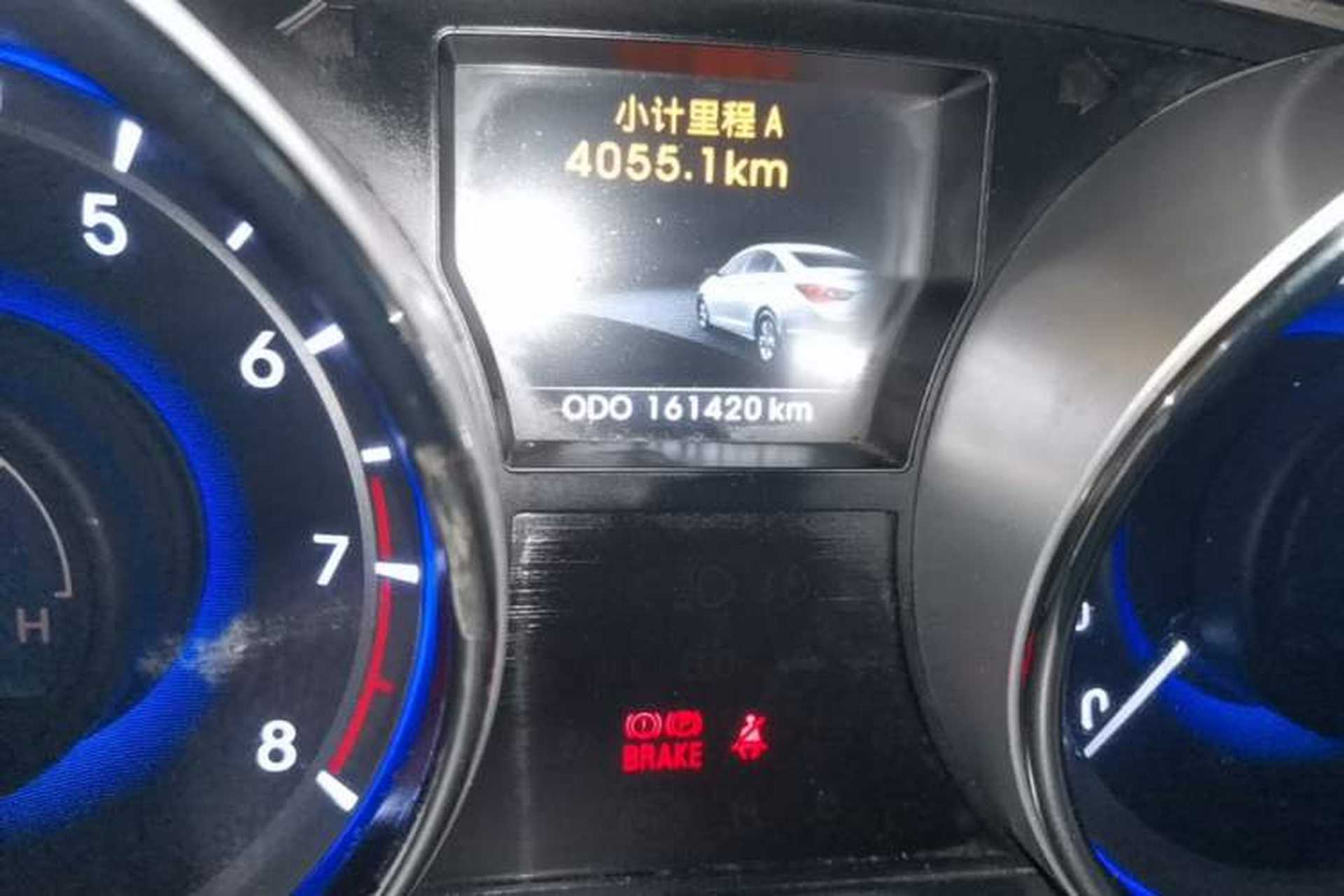 Used Hyundai Sonata 2013 2.0L Automatic Luxury Edition Odometer Close Up