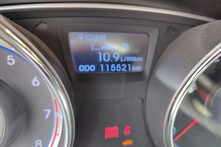 Used Hyundai Sonata 2013 2.0L Automatic Fashion Edition Odometer Close Up