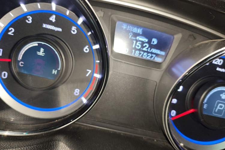 Used Hyundai Sonata 2013 2.0L Automatic Leading Edition Odometer Close Up