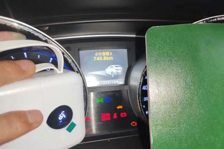 Used Hyundai Sonata 2013 2.4L Automatic Top-Grade Version China IV Standard Odometer Close Up