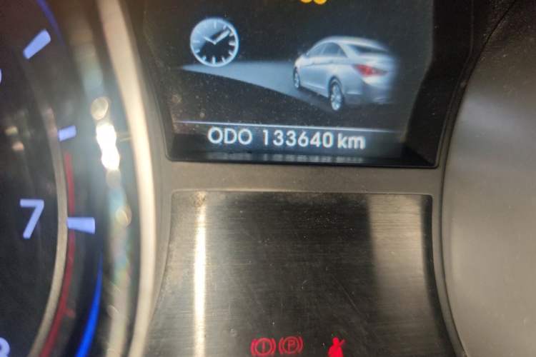 Used Hyundai Sonata 2013 2.0L Automatic Leading Edition Odometer Close Up