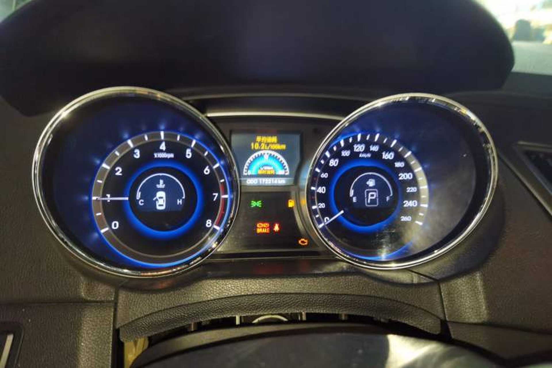 Used Hyundai Sonata 2013 2.0L Automatic Luxury Edition Odometer Close Up