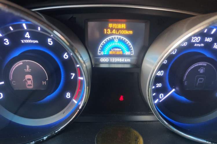 Used Hyundai Sonata 2013 2.4L Automatic Leading Edition China V Standard Odometer Close Up
