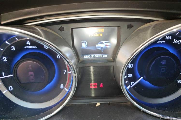 Used Hyundai Sonata 2013 2.0L Automatic Leading Edition Odometer Close Up