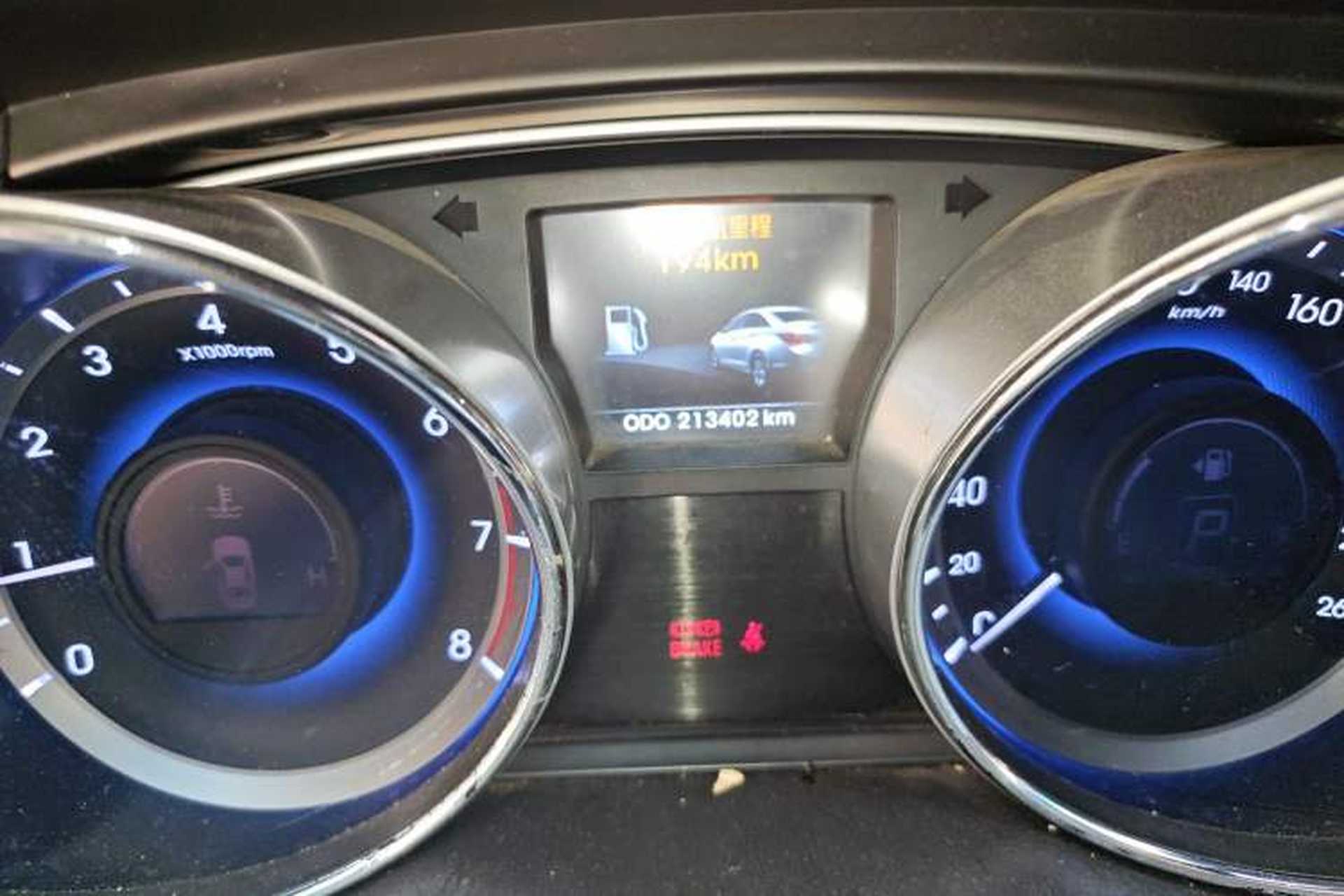 Used Hyundai Sonata 2013 2.0L Automatic Leading Edition Odometer Close Up