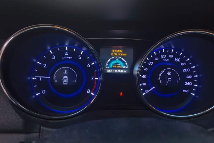 Used Hyundai Sonata 2013 2.0L Automatic Leading Edition Odometer Close Up