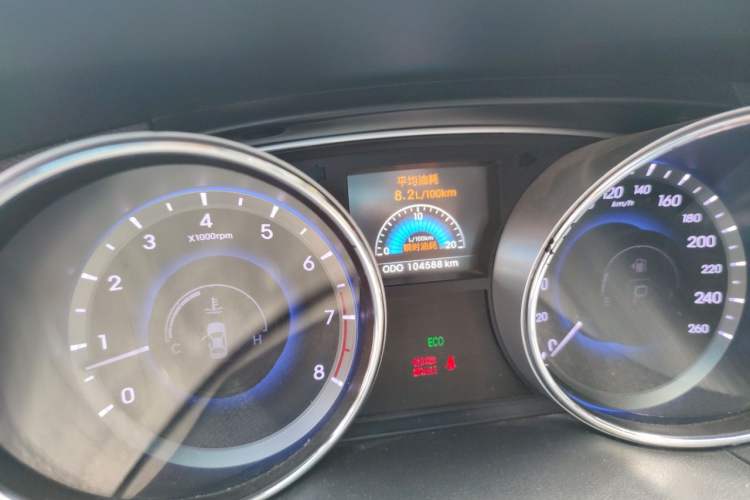Used Hyundai Sonata 2013 2.0L Automatic Luxury Edition Odometer Close Up