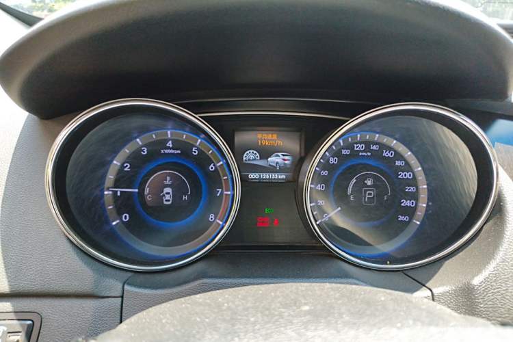 Used Hyundai Sonata 2013 2.0L Automatic Luxury Edition Odometer Close Up