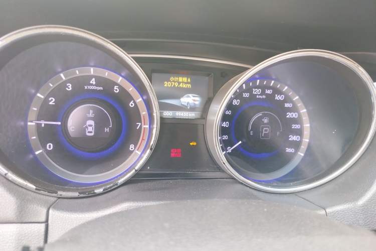 Used Hyundai Sonata 2013 2.0L Automatic Luxury Edition Odometer Close Up