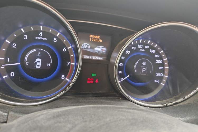 Used Hyundai Sonata 2013 2.4L Automatic Luxury Version China IV Standard Odometer Close Up