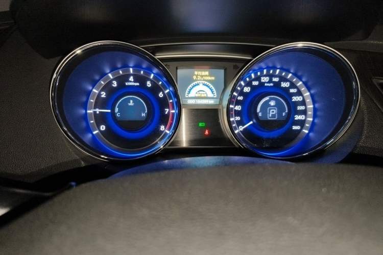 Used Hyundai Sonata 2013 2.4L Automatic Luxury Version China IV Standard Odometer Close Up