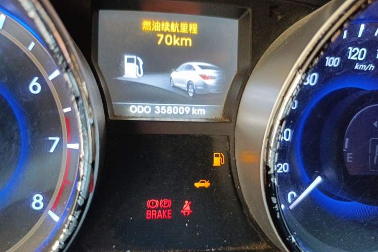 Used Hyundai Sonata 2013 2.0L Automatic Leading Edition Odometer Close Up