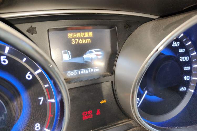 Used Hyundai Sonata 2013 2.0L Automatic Leading Edition Odometer Close Up