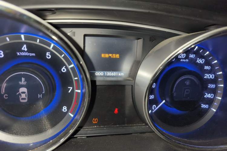 Used Hyundai Sonata 2013 2.0L Automatic Luxury Edition Odometer Close Up