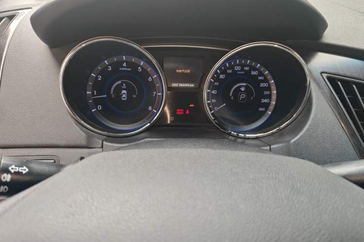 Used Hyundai Sonata 2013 2.0L Automatic Luxury Edition Odometer Close Up