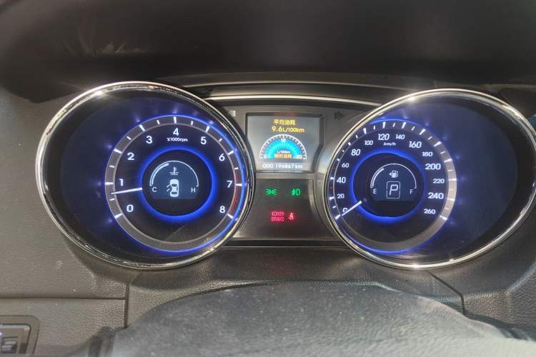 Used Hyundai Sonata 2013 2.0L Automatic Luxury Edition Odometer Close Up