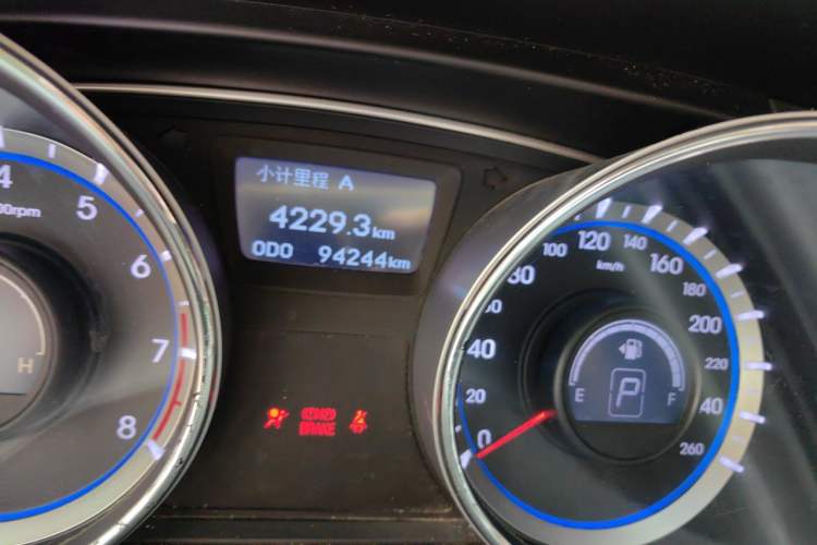 Used Hyundai Sonata 2013 2.0L Automatic Fashion Edition Odometer Close Up