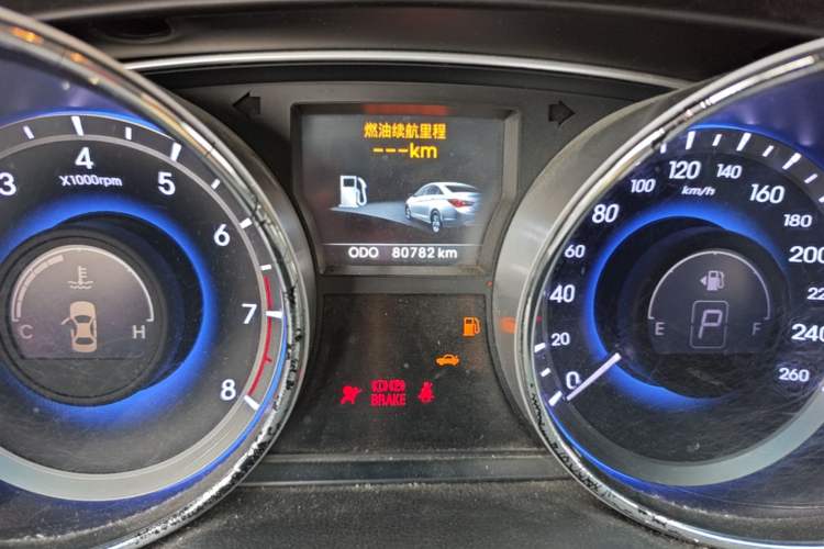 Used Hyundai Sonata 2013 2.0L Automatic Leading Edition Odometer Close Up