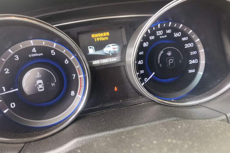 Used Hyundai Sonata 2013 2.4L Automatic Luxury Version China IV Standard Odometer Close Up