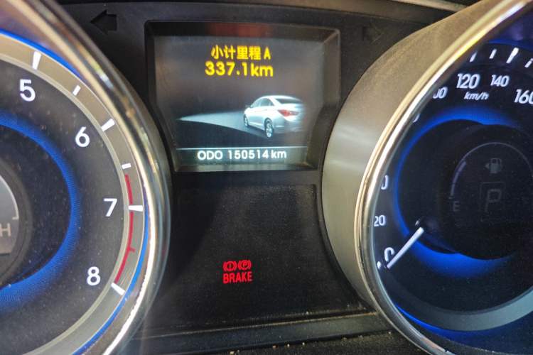 Used Hyundai Sonata 2013 2.0L Automatic Luxury Edition Odometer Close Up