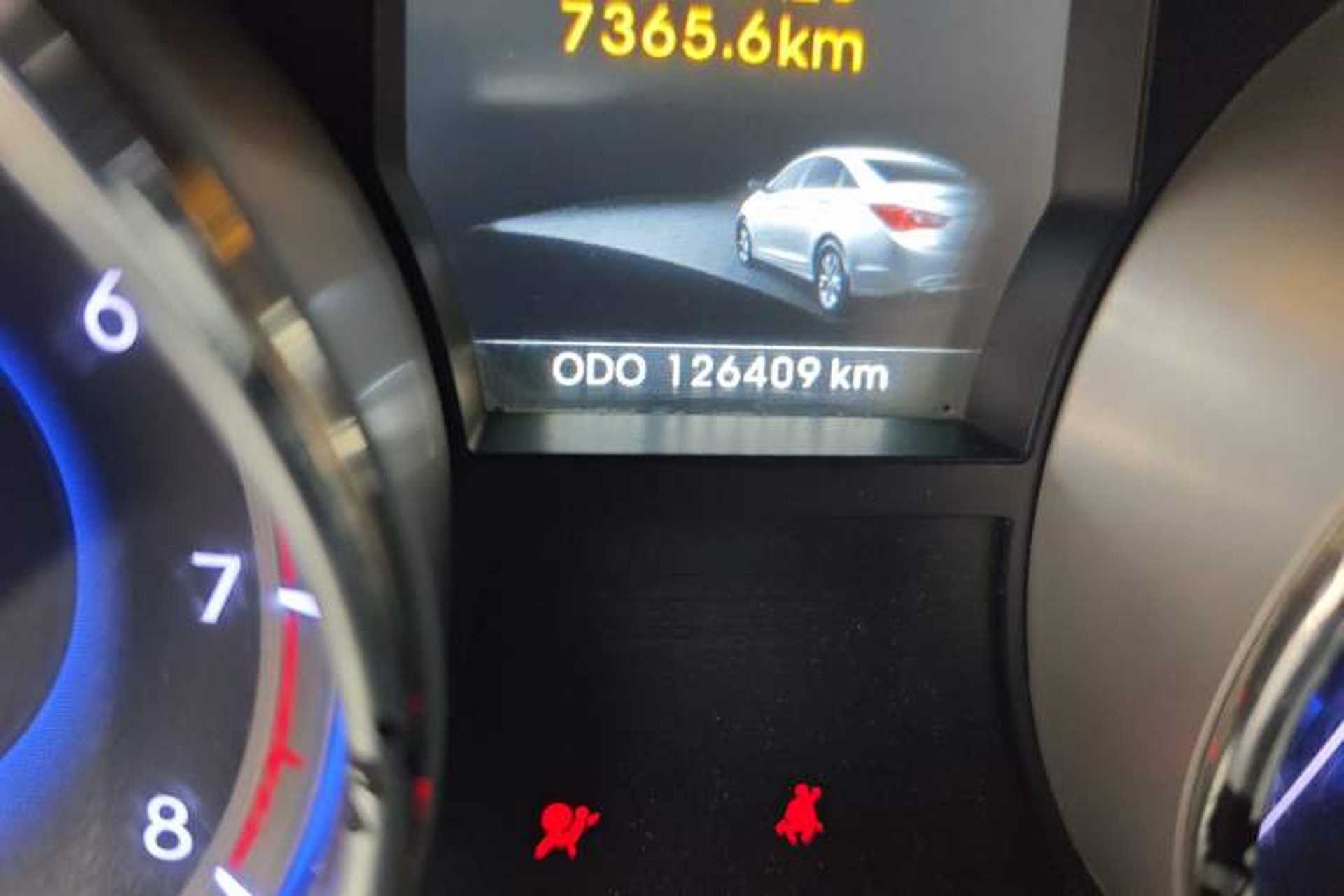 Used Hyundai Sonata 2013 2.0L Automatic Luxury Edition Odometer Close Up