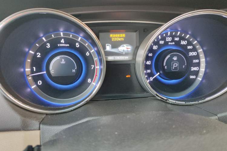 Used Hyundai Sonata 2013 2.0L Automatic Luxury Edition Odometer Close Up
