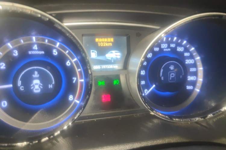 Used Hyundai Sonata 2013 2.4L Automatic Top-Grade Version China IV Standard Odometer Close Up